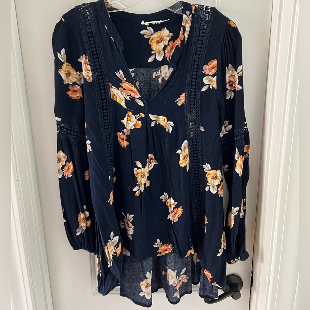 Flowy floral Blu pepper shirt